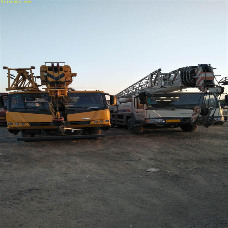 松潘吊车吊挖机正确办法